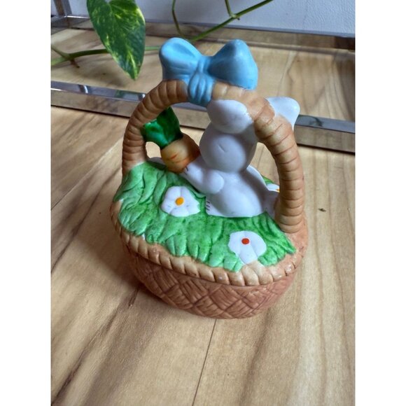 Ceramic Easter bunny basket with lid - Picture 6 of 6